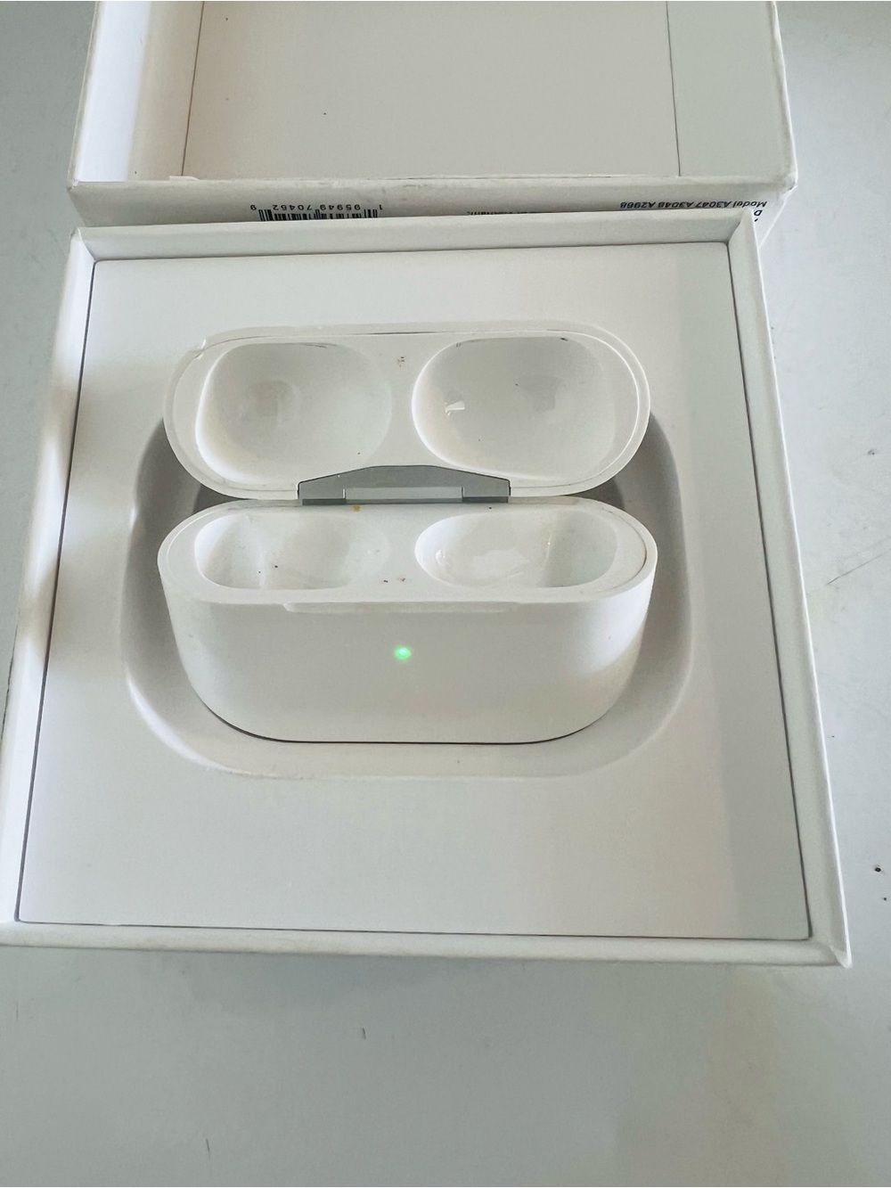 Apple AirPods Pro 2th Generation Charging Case in Working Good Case and Box